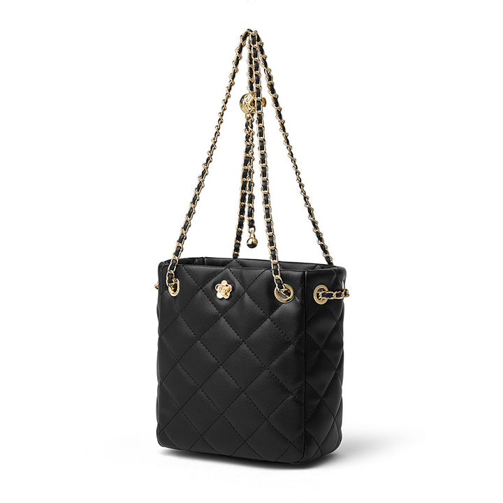 Damen Bucket-Tasche mit edlem Steppmuster und goldenen Details Nord Taschen