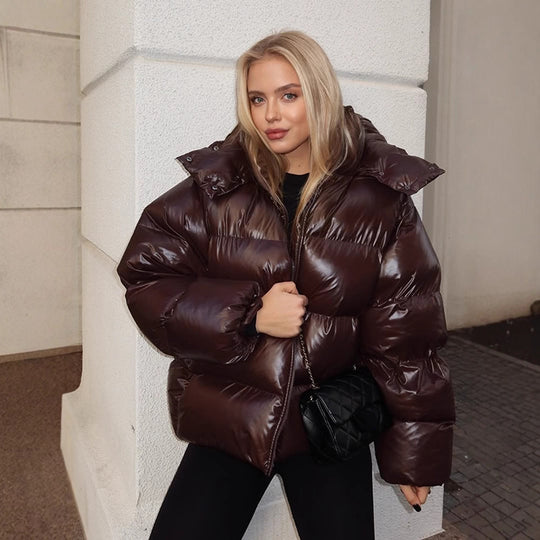 Damen Oversize Steppjacke in Lackoptik mit hohem Kragen und wattierter Fütterung Nord Taschen