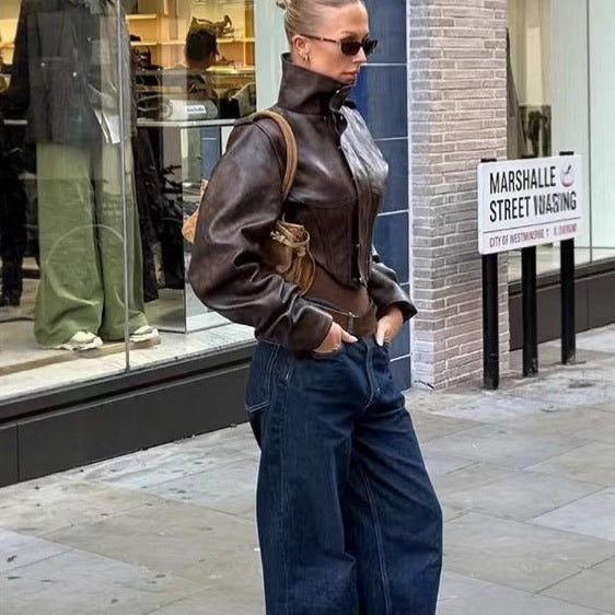 Damen Kurzjacke aus Lederimitat mit hohem Stehkragen, Schulterklappen und taillierter Silhouette Nord Taschen
