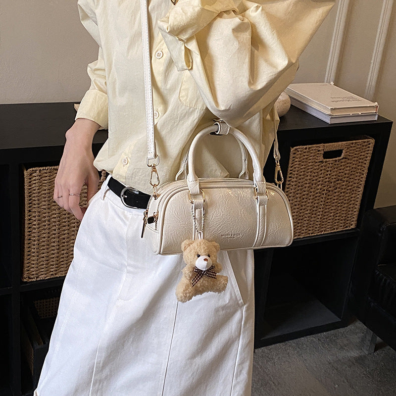 Damen Mini-Handtasche mit verspieltem Teddy-Anhänger Nord Taschen