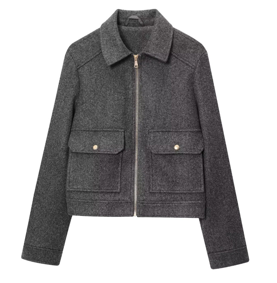 Damen 40+ kurze Woll‑Blousonjacke mit goldfarbenem Reißverschluss und aufgesetzten Pattentaschen Nord Taschen