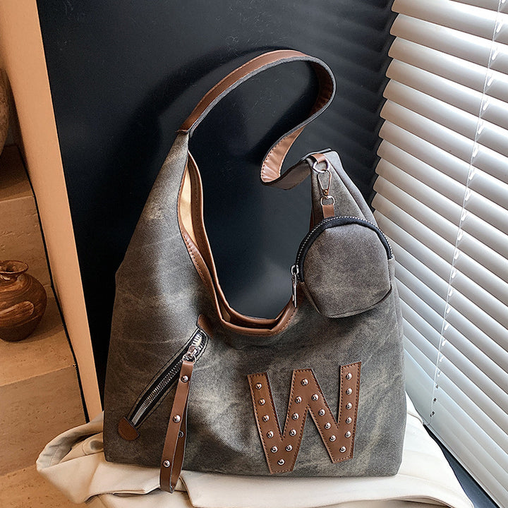 Damen Handtasche mit dekorativem Anhänger und praktischen Fächern Nord Taschen