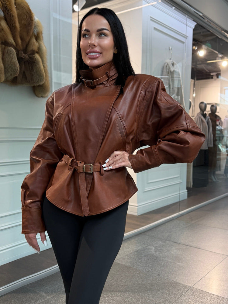 Damen Taillierte Kunstlederjacke mit Stehkragen, Nackenriemen und figurformendem Taillengürtel Nord Taschen