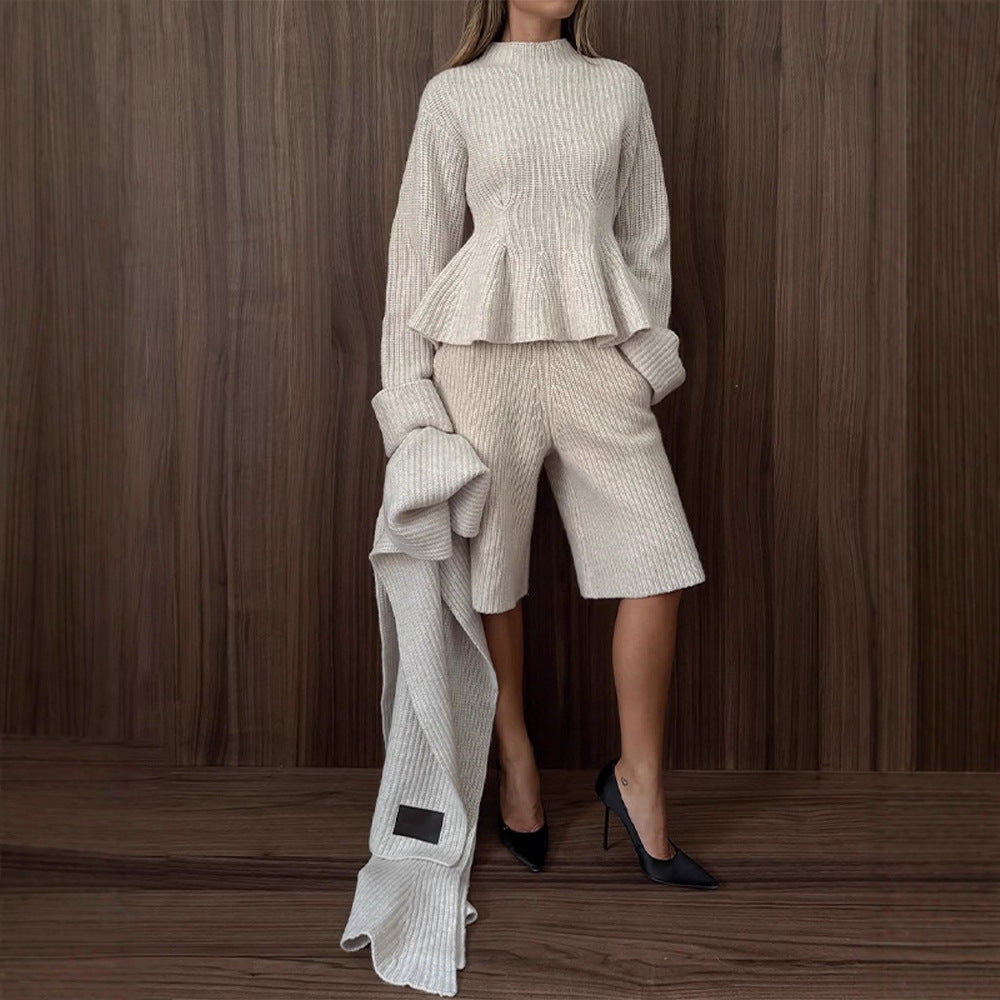 Damen Feinstrick-Zweiteiler mit tailliertem Peplum-Pullover und High-Waist-Bermuda Nord Taschen