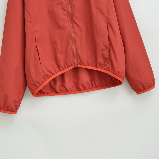 Damen Ultraleichte Kapuzen-Windbreaker mit verlängertem Rückensaum und elastischem Saum Nord Taschen