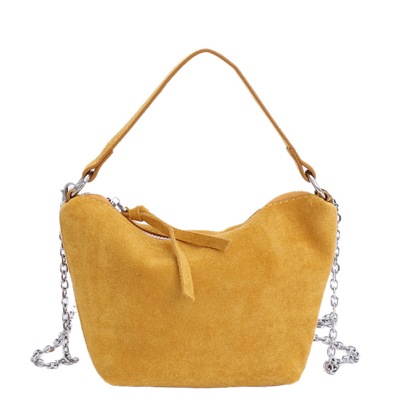 Damen Veloursleder Hobo-Tasche mit dekorativem Kettenhenkel Nord Taschen