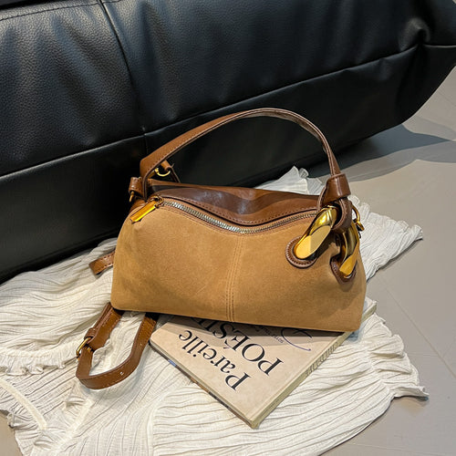 Damen Hobo-Tasche aus hochwertigem Wildleder mit edlem Kettenakzent Nord Taschen