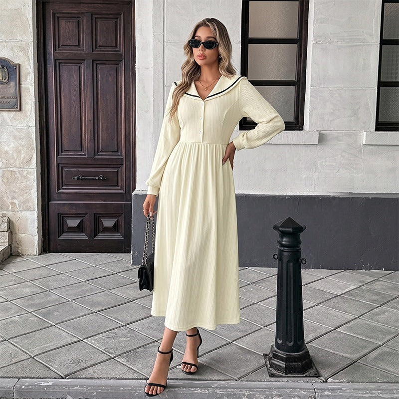 Damen Langarm Maxikleid mit kontrastierenden Knopfdétails Nord Taschen
