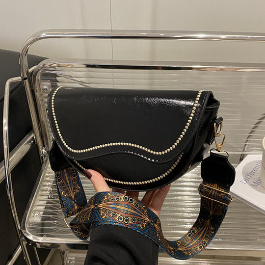 Damen Umhängetasche mit verzierten Kettendetails und dekorativem Schulterriemen Nord Taschen