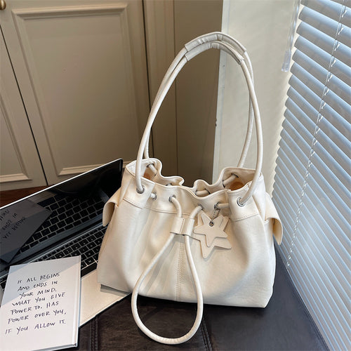 Damen Hobo-Tasche aus weichem Kunstleder mit praktischem Zugbandverschluss Nord Taschen
