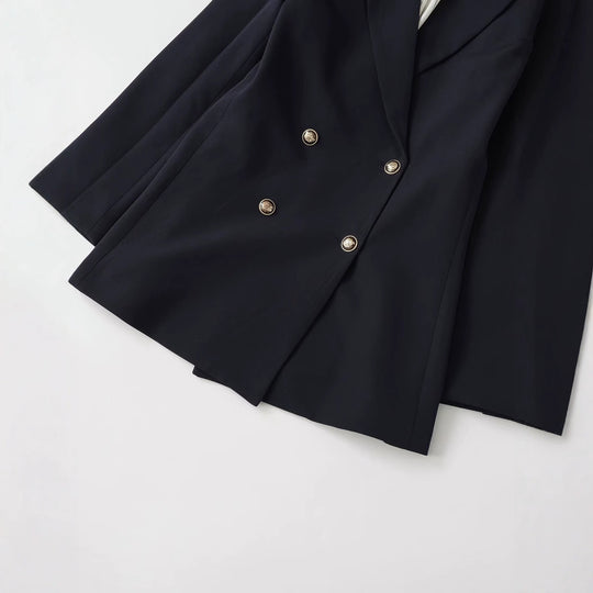 Damen Doppelreihiger Longblazer mit markanten Goldknöpfen und strukturierter Schulter Nord Taschen