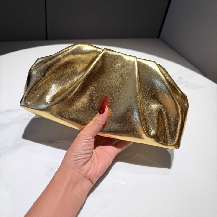 Damen Clutch-Tasche mit glänzendem Faltendesign und elegantem Kettenriemen Nord Taschen