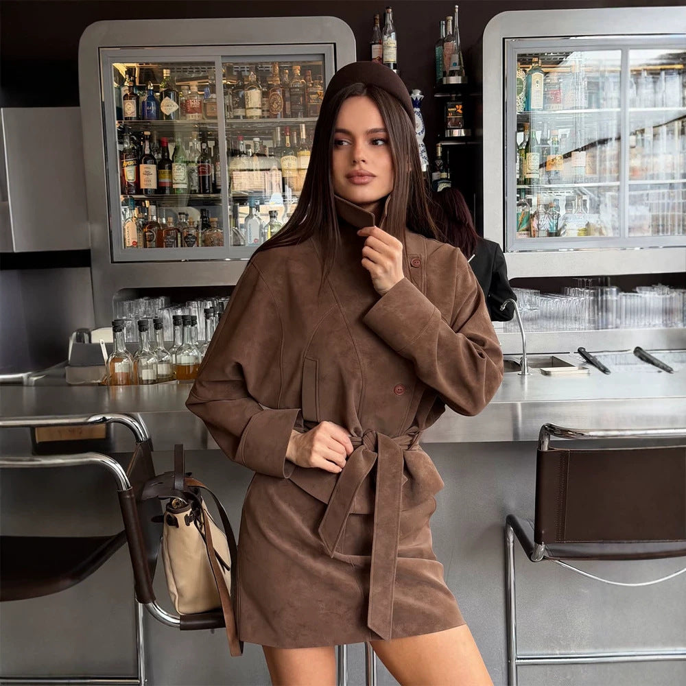 Damen Kurzes Veloursleder‑Set: Taillierter Blouson mit Stehkragen & passendem Minirock Nord Taschen