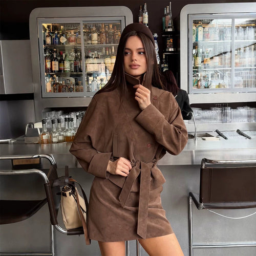 Damen Kurzes Veloursleder‑Set: Taillierter Blouson mit Stehkragen & passendem Minirock Nord Taschen