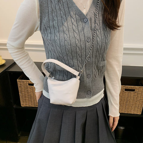 Damen Mini-Handtasche mit glänzender Kette und strukturiertem Obermaterial Nord Taschen