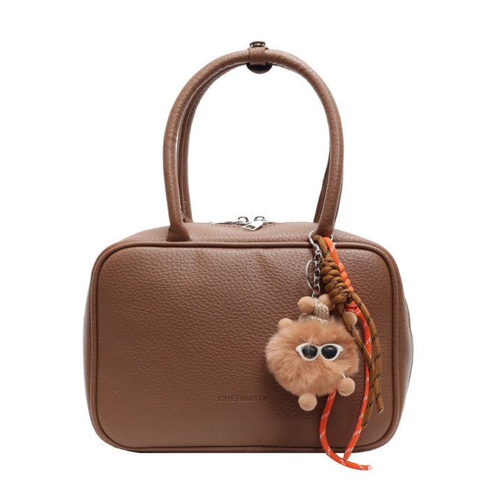 Damen Handtasche im stilvollen Design mit abnehmbarem Kuschelanhänger | Nord Taschen