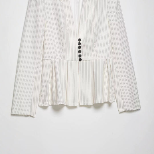 Damen Taillierter Blazer mit Schalkragen, feinen Nadelstreifen und Taillenbetonung Nord Taschen