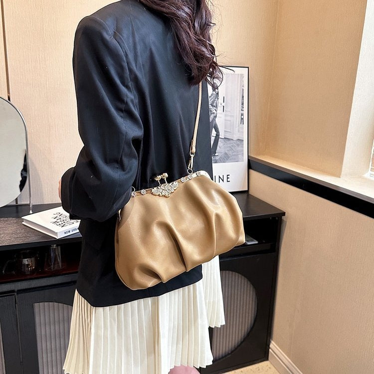 Damen Clutch-Handtasche mit eleganter Struktur und kunstvollem Verschluss Nord Taschen