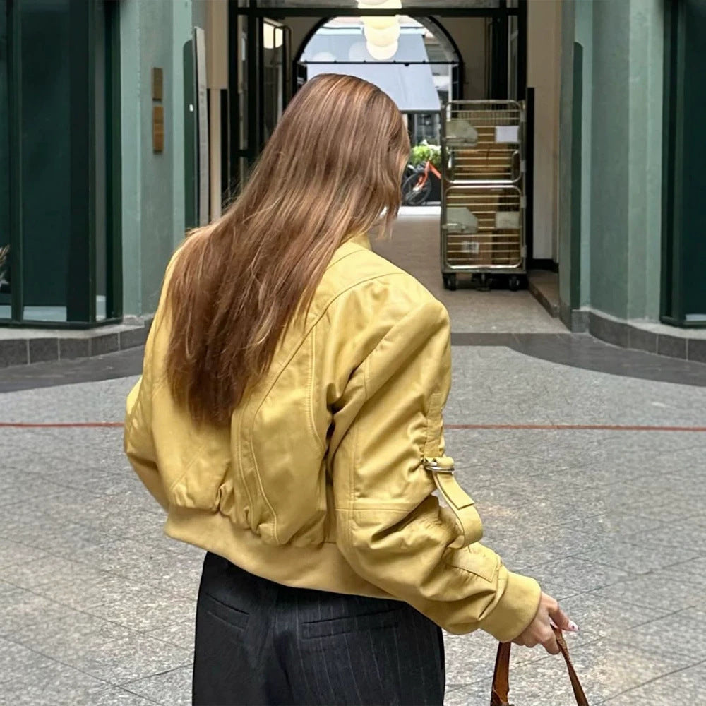 Damen Kurz‑Bomberjacke im Boxy‑Cut mit markanten Nahtdetails, Reißverschlusstaschen und gerippten Bündchen Nord Taschen