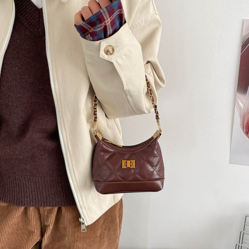 Damen stilvolle Umhängetasche aus glänzendem Kunstleder mit eleganter Kettenakzent Nord Taschen