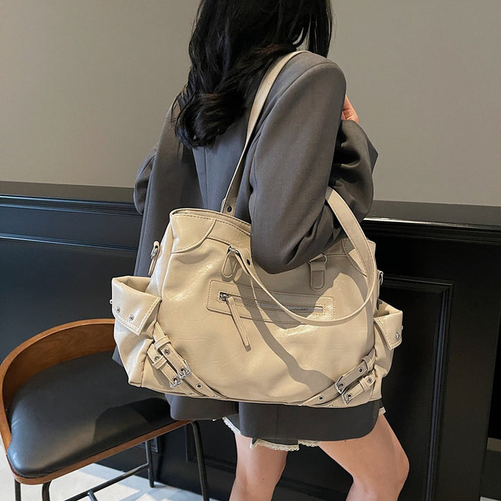 Damen Hobo-Tasche mit dekorativen Akzenten und praktischen Reißverschlussfächern Nord Taschen