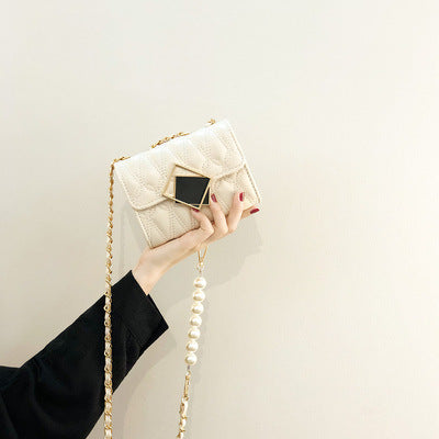 Damen Clutch mit luxuriöser Steppung und edlem Kettenhenkel Nord Taschen