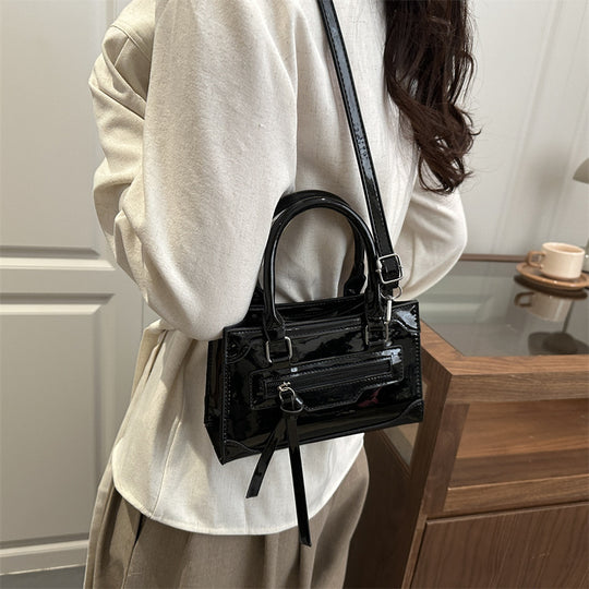 Damen Handtasche mit schimmerndem Lackfinish und verstellbarem Schulterriemen Nord Taschen
