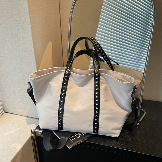 Damen elegante Shopper-Tasche mit Nieten und verstellbarem Schulterriemen Nord Taschen