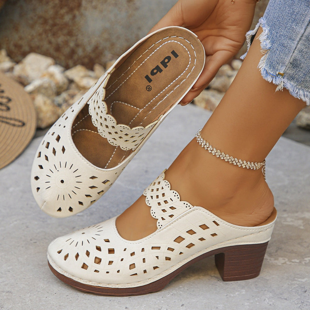 Damen Offene Clogs mit filigranem Muster und holz-ähnlichem Absatz