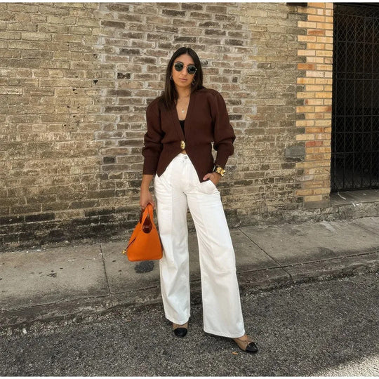 Damen 500+ Cropped‑Cardigan mit Taillenraffung, tiefem V‑Ausschnitt und großem Zierknopf Nord Taschen