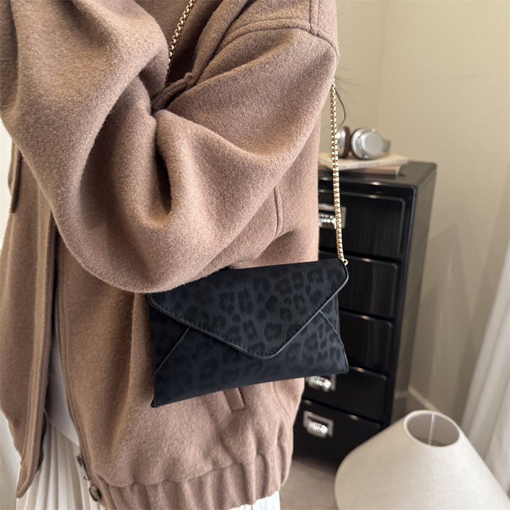 Damen elegante Clutch mit Kettenakzent Nord Taschen
