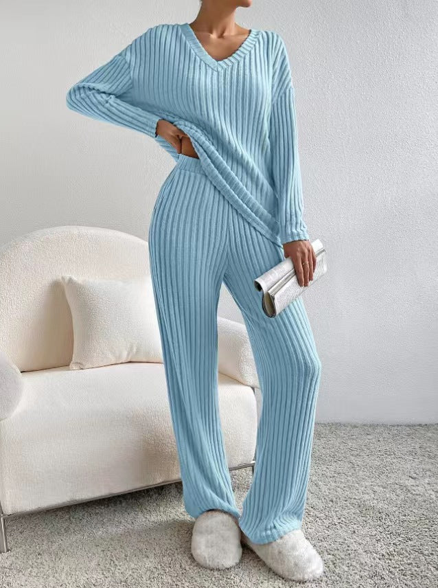 Damen Geripptes Relax-Set aus Feinstrick mit V-Ausschnitt und weiter Komforthose Nord Taschen