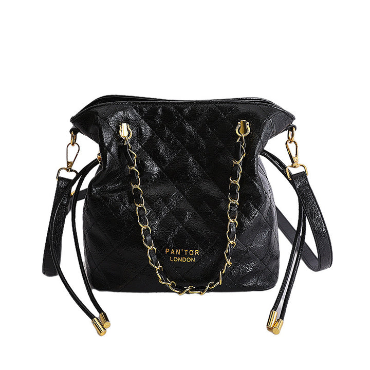 Damen elegante Beuteltasche mit goldenen Kettenakzenten Nord Taschen
