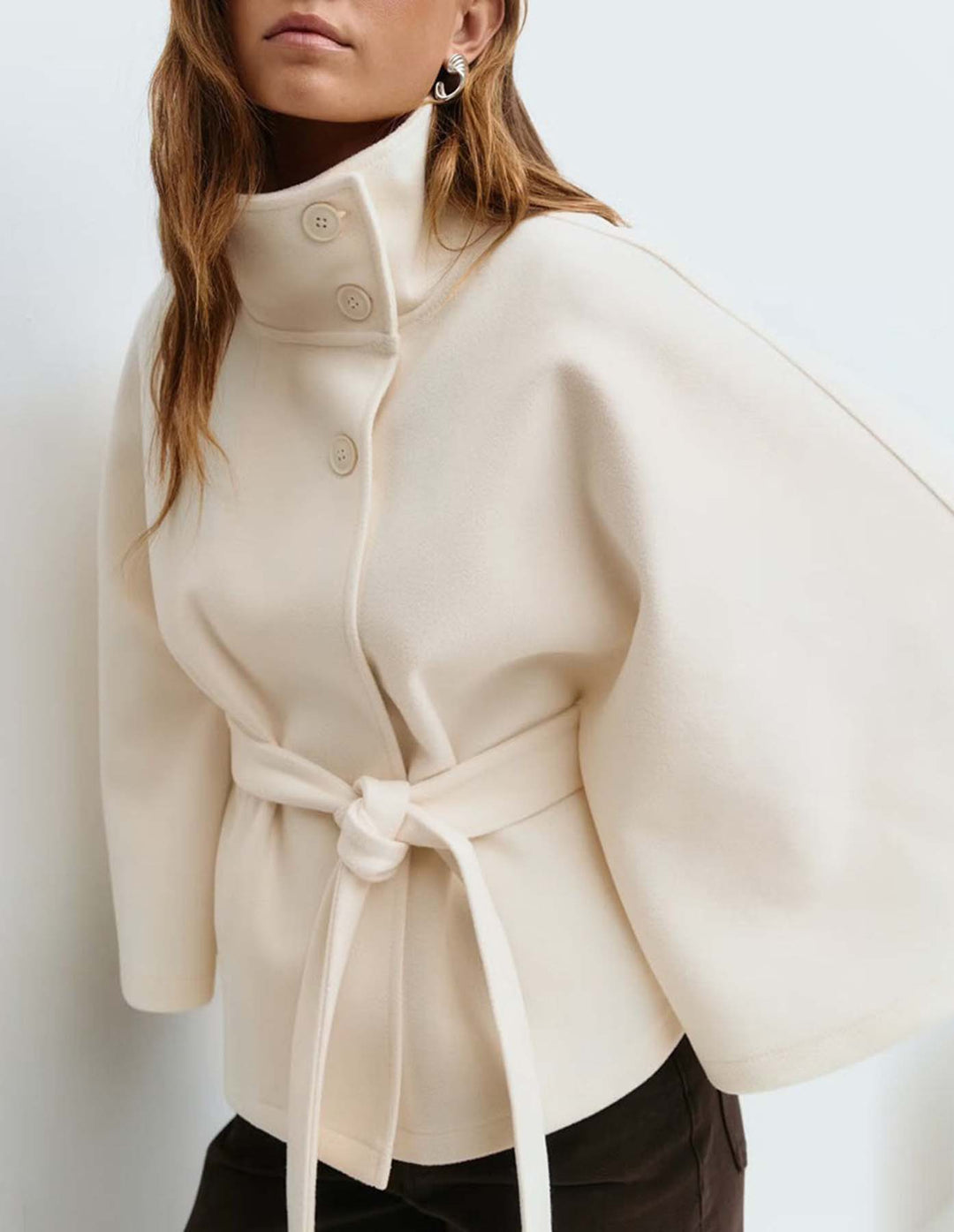 Damen Kurzcape-Mantel mit Stehkragen, Oversize-Ärmeln und Bindegürtel Nord Taschen
