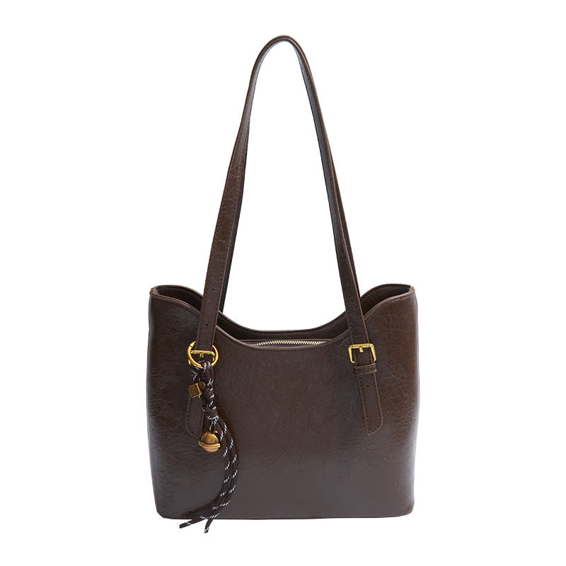 Damen elegante Umhängetasche mit charmantem Anhänger Nord Taschen