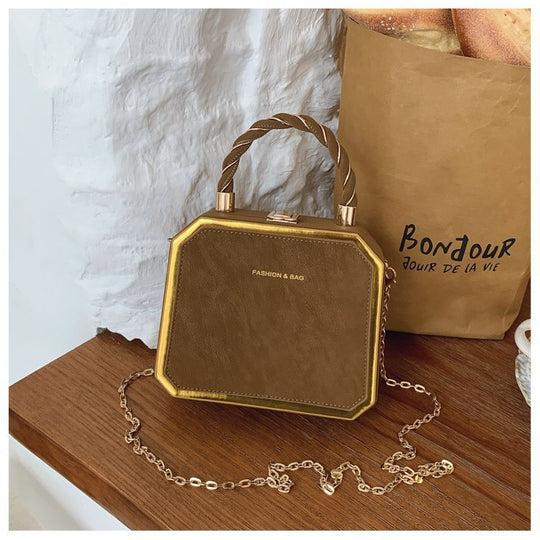 Damen elegante Handtasche im Faltendesign mit goldenen Akzenten Nord Taschen
