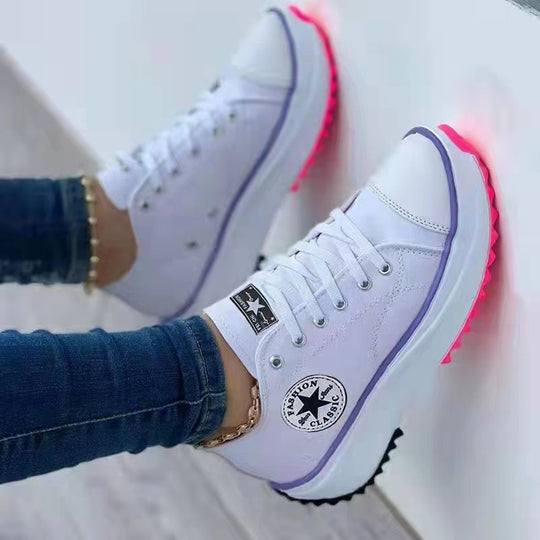 Damen  retro-inspirierte Canvas-Plateau-Sneaker mit verstärkter Zehenkappe und griffiger Profilsohle Nord Taschen
