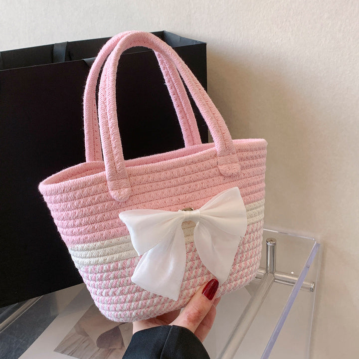 Damen Handtasche aus geflochtenem Naturmaterial mit floralem Detail Nord Taschen