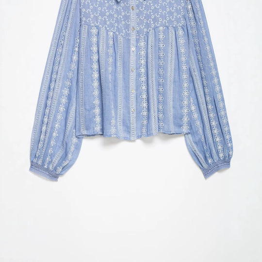 Damen Locker geschnittene Stickerei-Hemdbluse mit Broderie-Details, Knopfleiste und voluminösen Ballonärmeln Nord Taschen