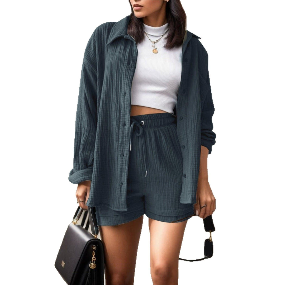 Damen lässiges Sommeroutfit bestehend aus Kurzarmbluse und bequemen Shorts Nord Taschen