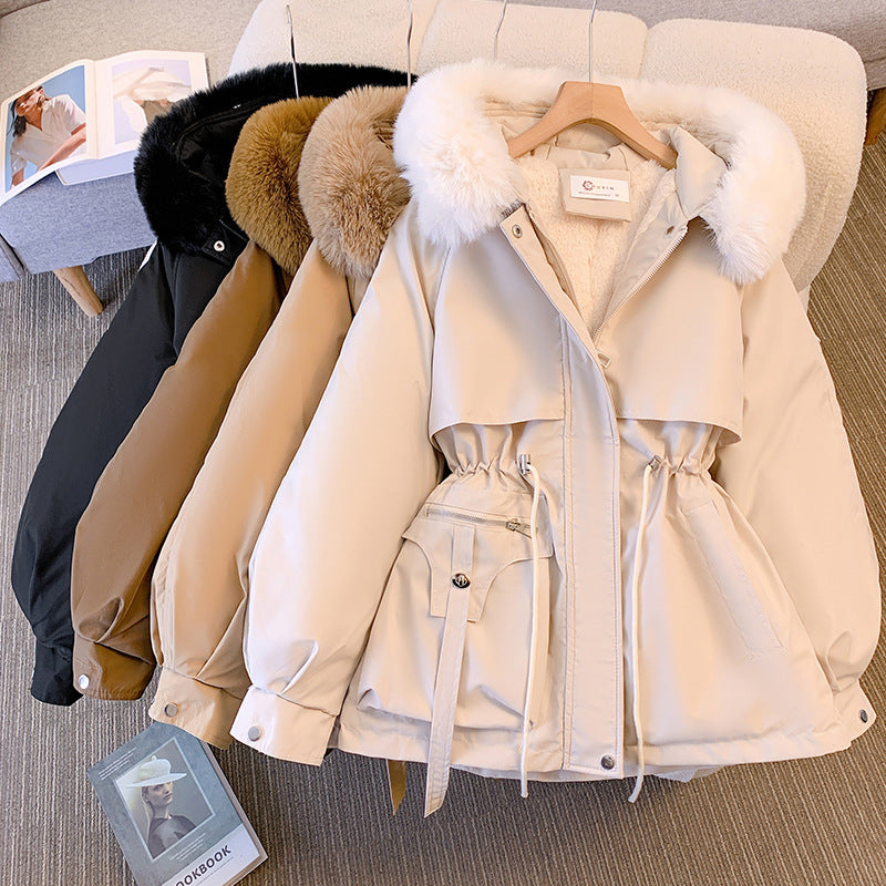 Damen nan kurze Utility-Parka mit Kordelzugtaillierung, abnehmbarem Webpelzkragen und asymmetrischen Taschen Nord Taschen
