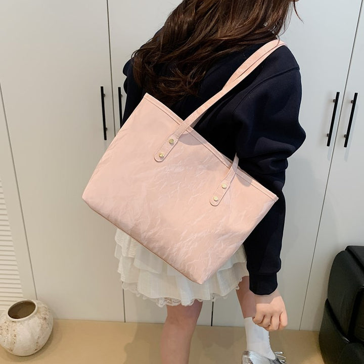 Damen elegante Tragetasche mit strukturiertem Design und modischen Akzenten Nord Taschen