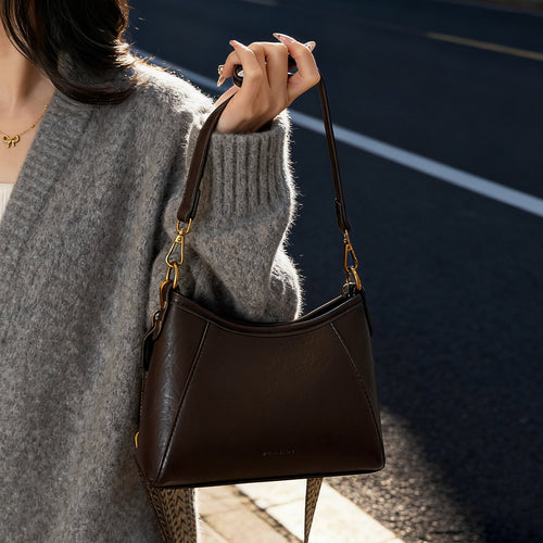 Damen Hobo-Tasche aus strukturiertem Kunstleder mit eleganten Kettenakzenten Nord Taschen