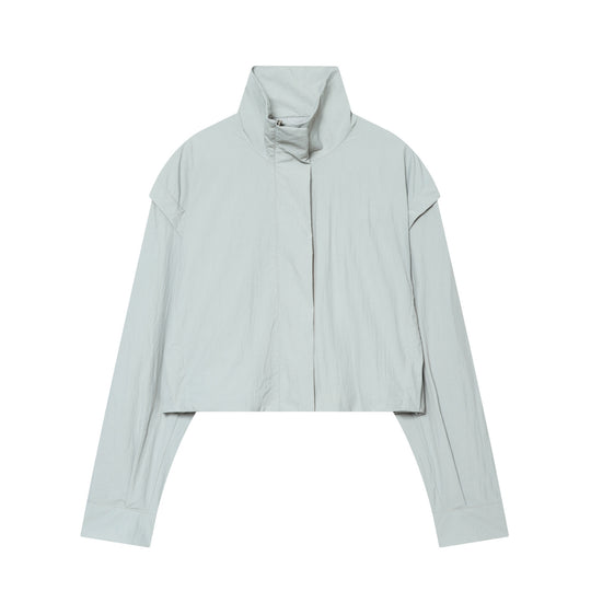 Damen Kurzjacke im technischen Minimaldesign mit hohem Stehkragen und verdeckter Frontblende Nord Taschen