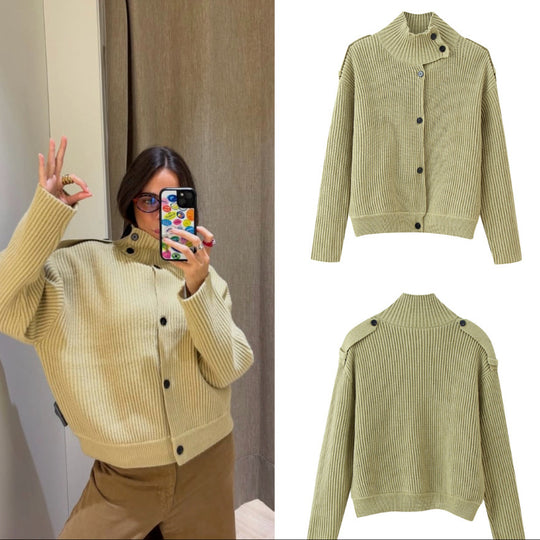 Damen 80+ kurzer Rippstrick‑Cardigan mit hohem Stehkragen und Knopfleiste Nord Taschen
