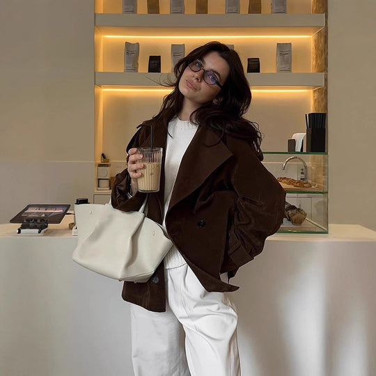 Damen Kurztrench aus Veloursleder-Optik mit weitem Revers und boxy Silhouette Nord Taschen
