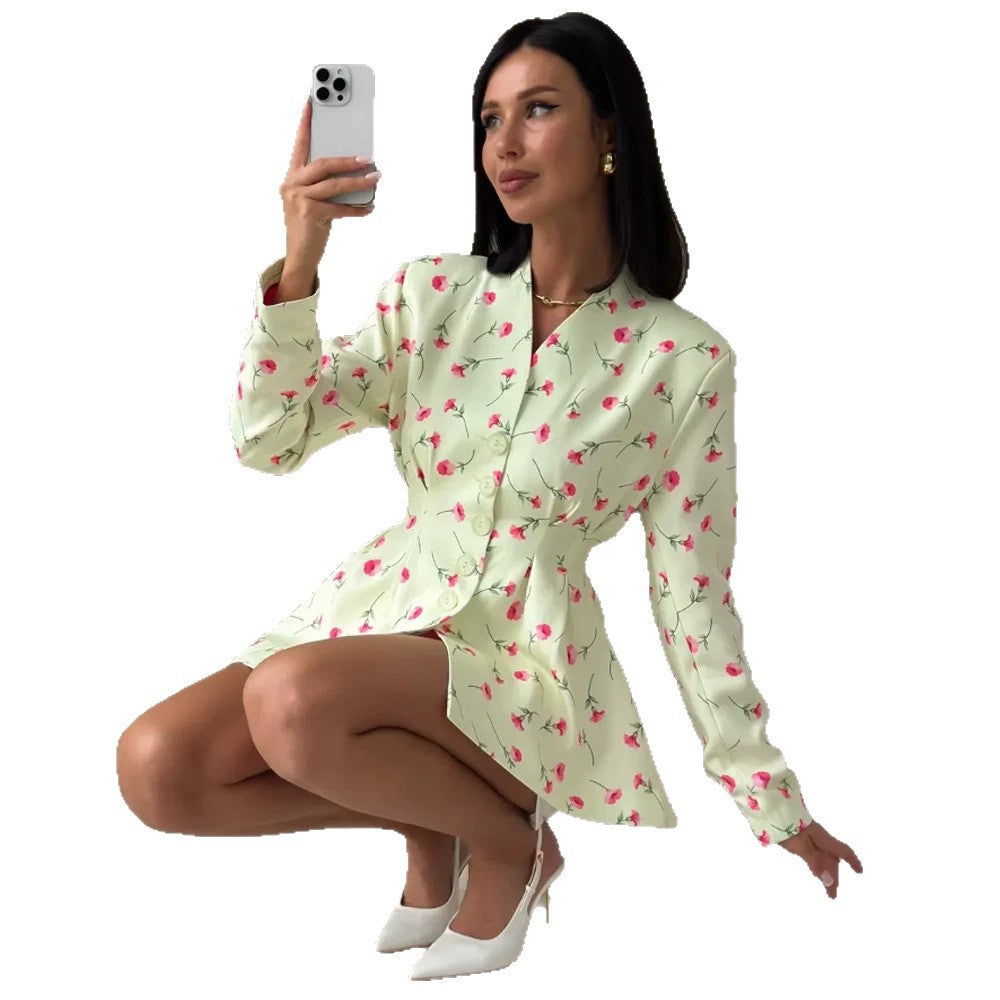 Damen Taillierter Blazer mit Schößchen, dekorativen Knöpfen und floralem Muster Nord Taschen
