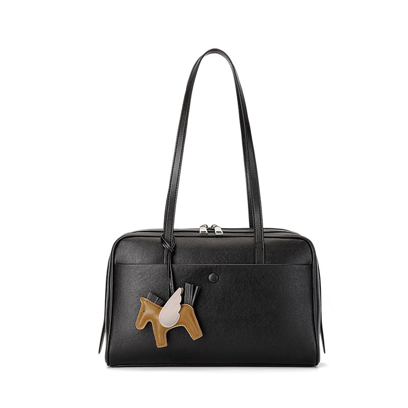 Damen Handtasche im eleganten Design mit verspieltem Anhänger Nord Taschen