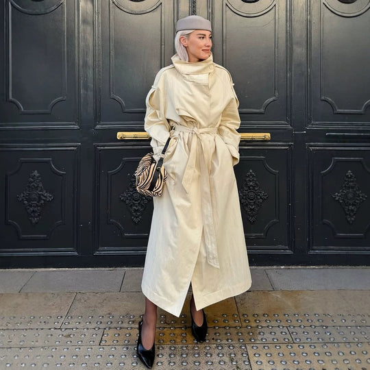 Damen langer leichter Trenchcoat mit weitem Schalkragen und überschnittener Schulter Nord Taschen