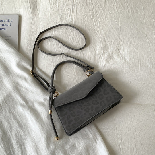 Damen Umhängetasche mit eleganter Leo-Prägung und abnehmbarem Schulterriemen Nord Taschen